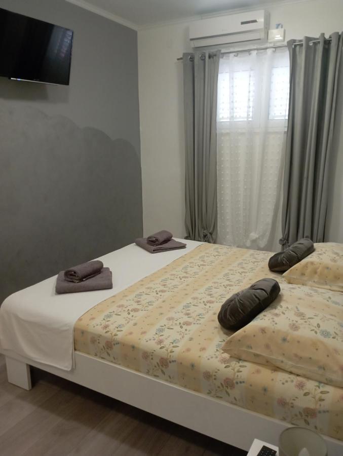 Pia Apartment Dugi Rat Ngoại thất bức ảnh