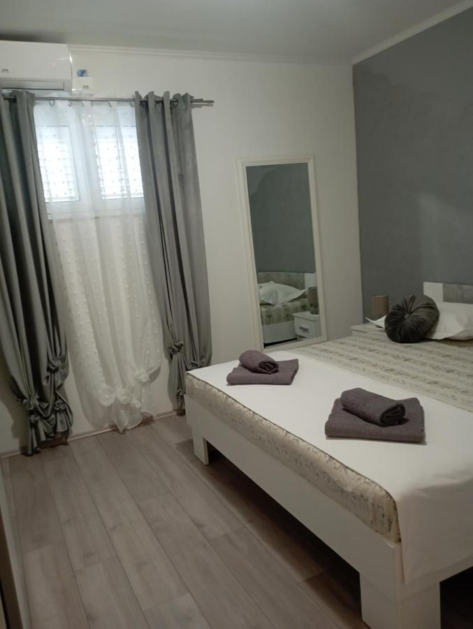 Pia Apartment Dugi Rat Ngoại thất bức ảnh