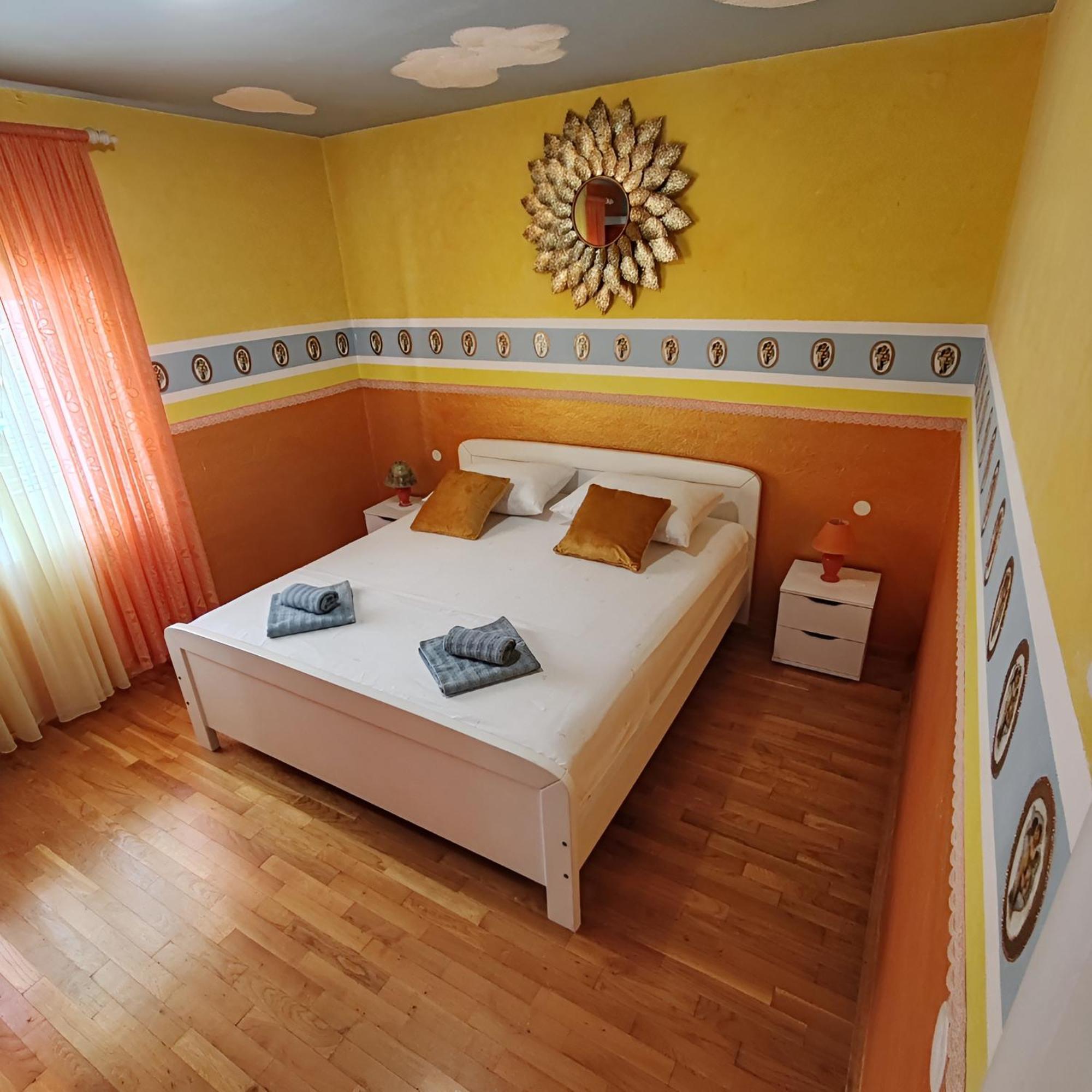 Pia Apartment Dugi Rat Ngoại thất bức ảnh
